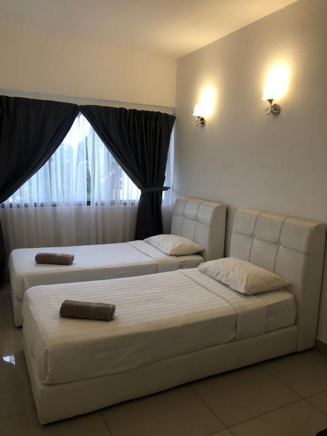 Beach Resort 7 Home Stay Sri Sayang Apartment Batu Ferringhi 3Bedroom Exterior foto